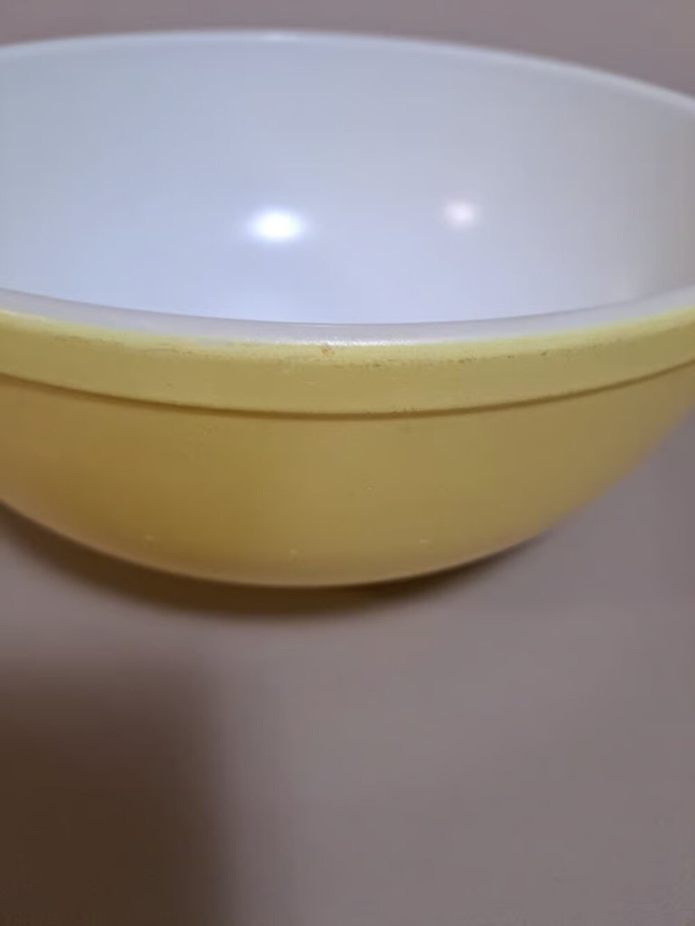 Pyrex Vintage 404 Primary Yellow 4 Quart Mixing Serving Bowl - Picture 3 of 9